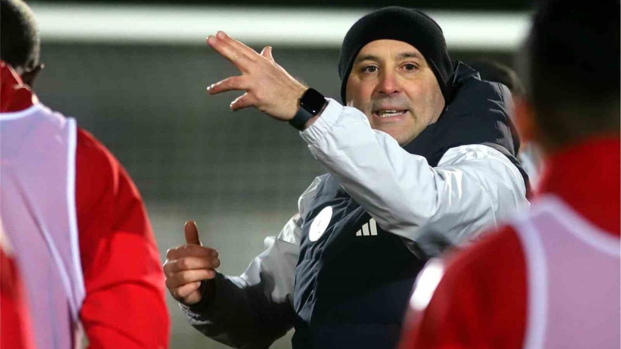 Antalyaspor yeni teknik direktörü ile ilk antrenmanını yaptı