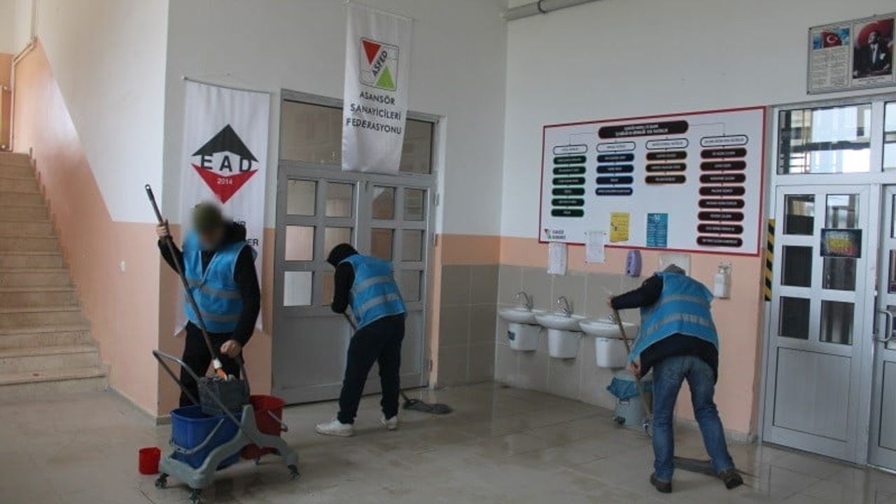 Ara Tatilde Okul Bakımları Yükümlüler Tarafından Yapılıyor