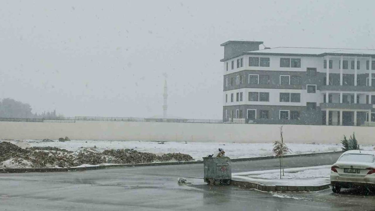 Araban'da Kar Yağışı Çiftçileri Rahatlattı