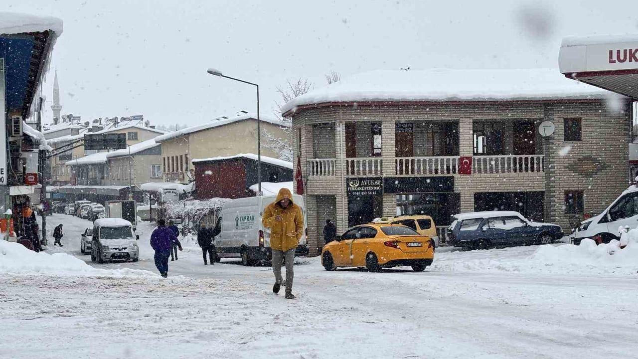 Arapgir Beyaz Gelinliğiyle Göz Kamaştırıyor