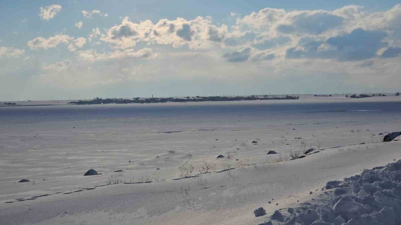Arin Gölü Dondu: Kuş Cenneti Buzla Kapağını Kapatıyor