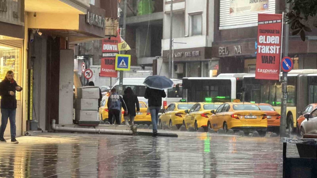 Arnavutköy'de Hava Koşulları Etkisini Gösterdi