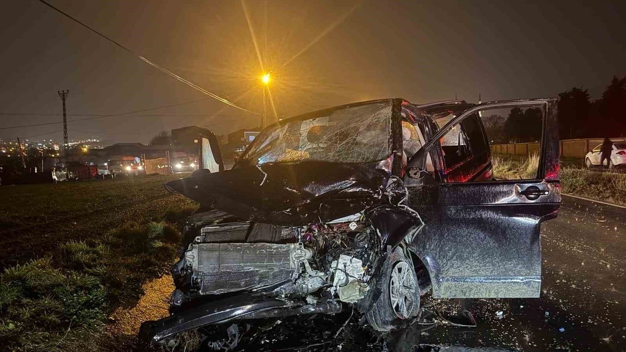 Arnavutköy'de İETT Otobüsü Kazası: 2 Yaralı