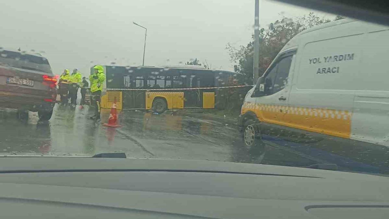 Arnavutköy’de İETT Otobüsü Ormanlık Alana Uçtu