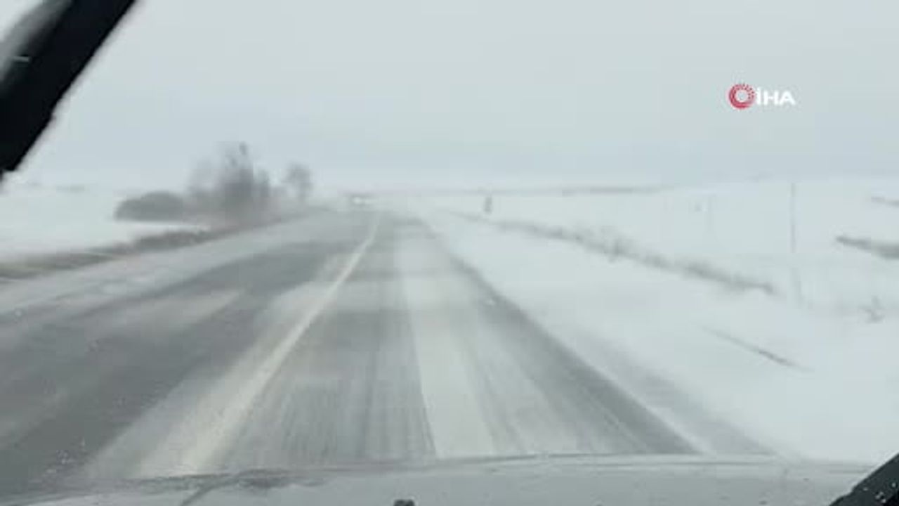 Arnavutköy'de Kontrolden Çıkan Aracın Kaza Anı Kamerada