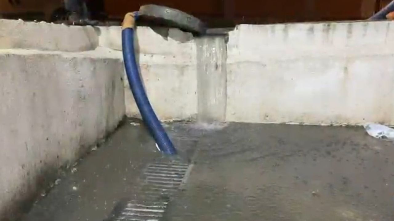 Arnavutköy'de Sağanak Yağış Sonrası Su Baskınları