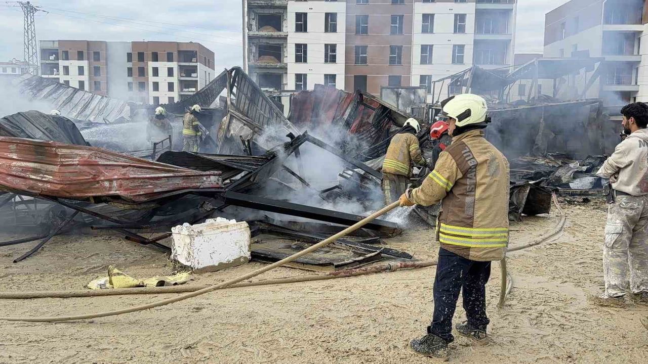 Arnavutköy'de Yangın Paniği: İşçiler Son Anda Kurtuldu