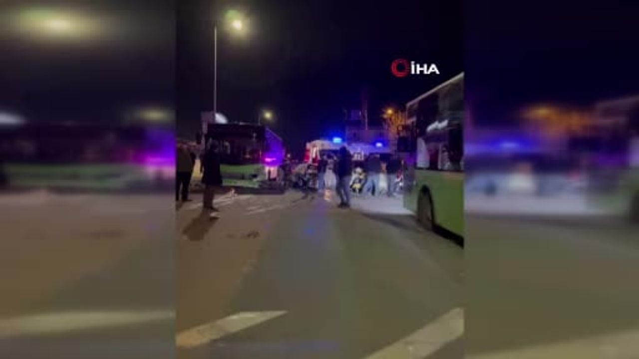 Arnavutköy'de Yolcu Otobüsü ile Araç Çarpıştı