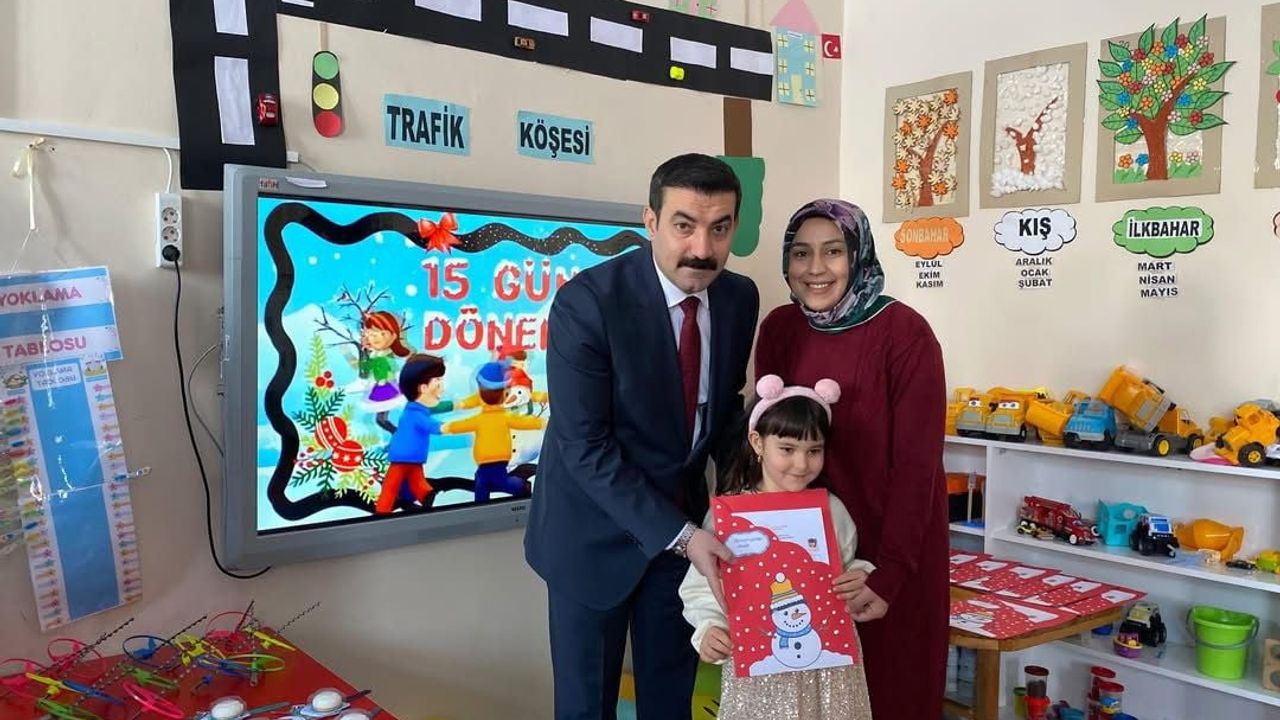 Arpaçay'da Karneler Dağıtıldı