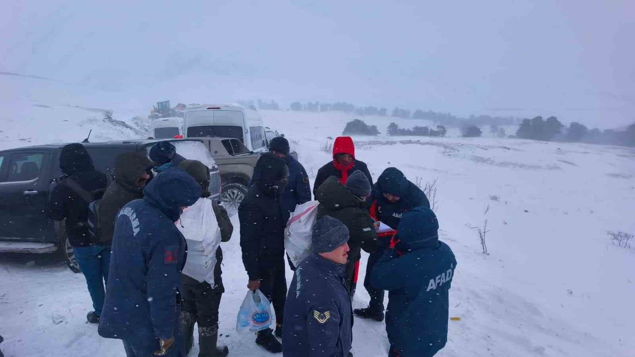 Artvin'de Çığ Felaketi: Çobanlar İçin Arama Kurtarma Çalışmaları Devam Ediyor