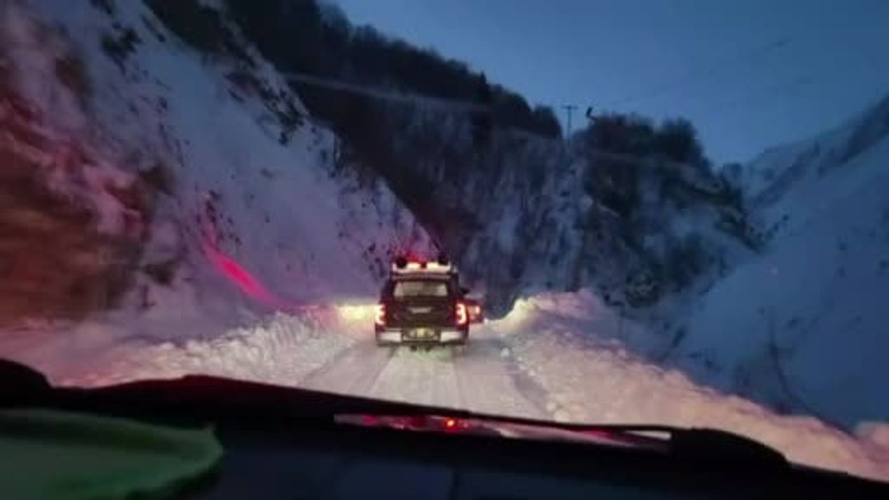 Artvin'de Çığ Felaketi Sonrasında İkinci Gün Arama Kurtarma Faaliyetleri Başlatıldı