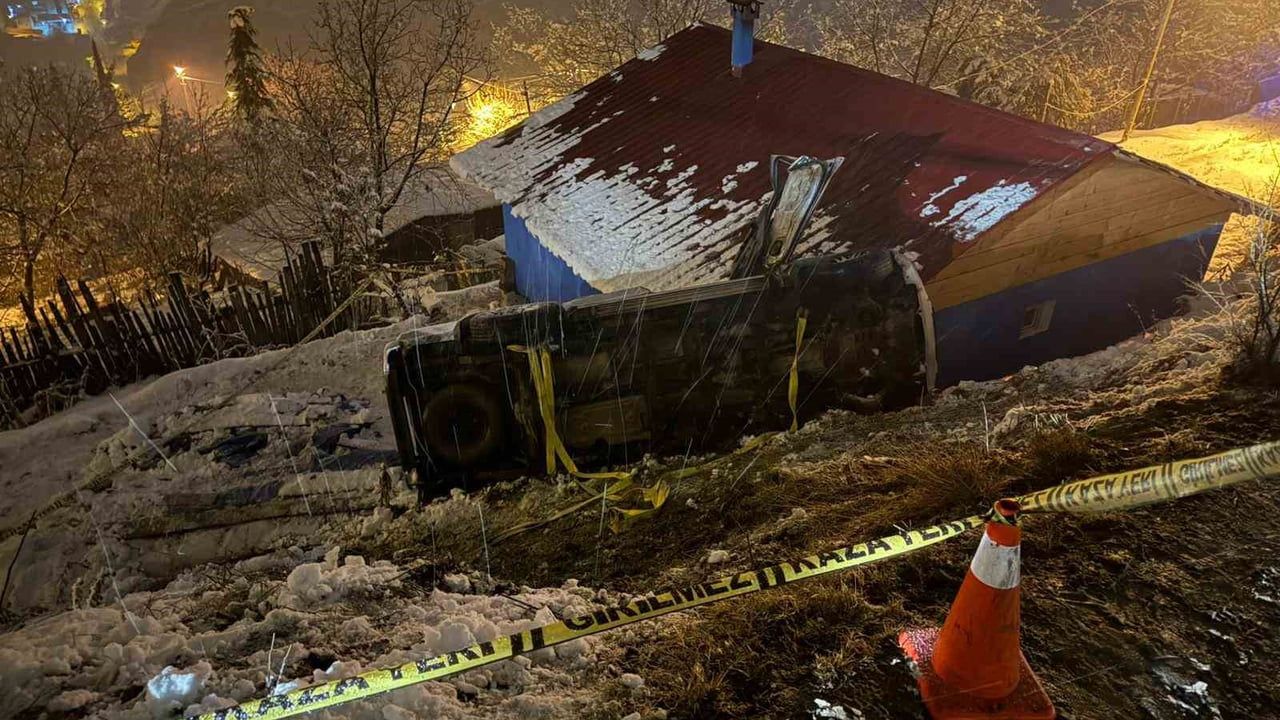 Artvin'de Gece Trafik Kazası: Bir Ölü, Bir Yaralı