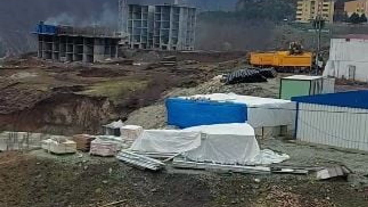 Artvin'de İnşaatta Düşen İşçi Hayatını Kaybetti
