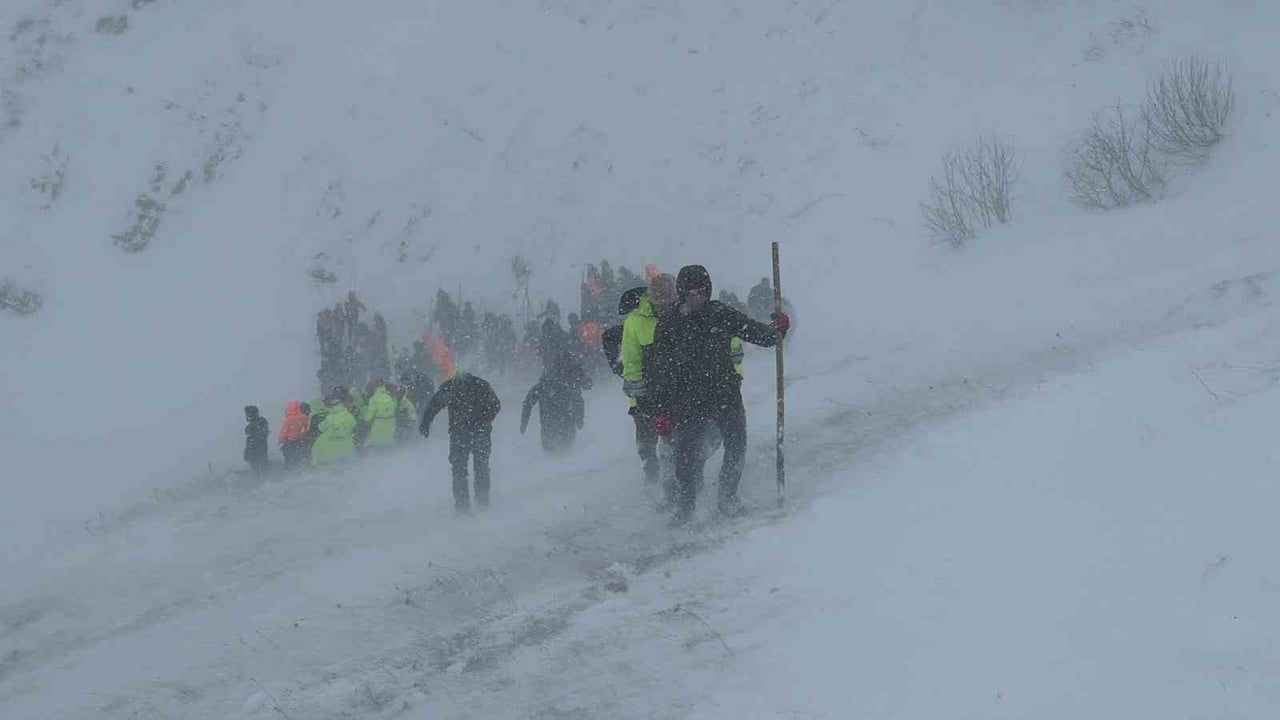 Artvin'deki Çığ Olayında Arama Çalışmalarına Ara Verildi