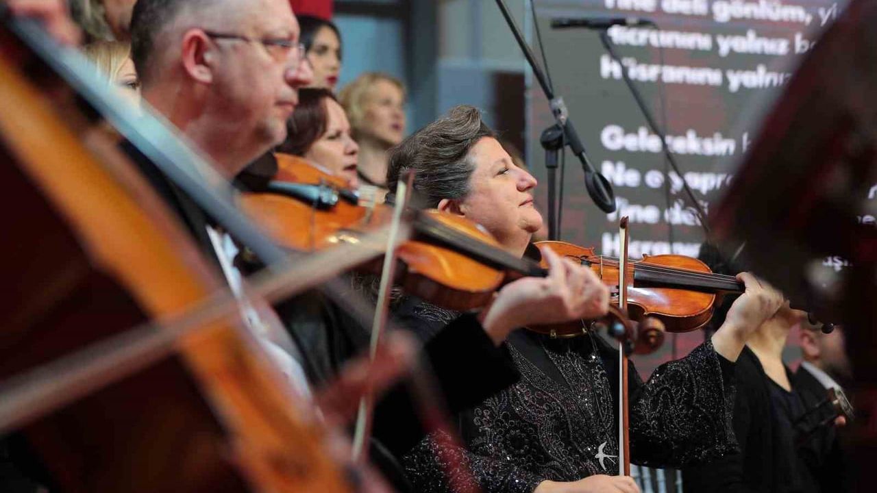 ASEV TSM Korosu'ndan Şekip Ayhan Özışık Eşliğinde Unutulmaz Bir Kış Konseri