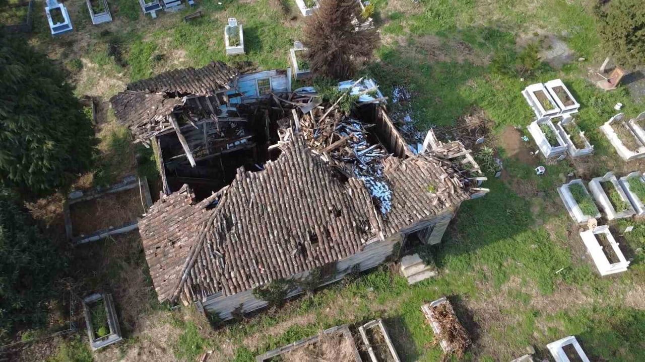 Asırlık Cami Restore Bekliyor