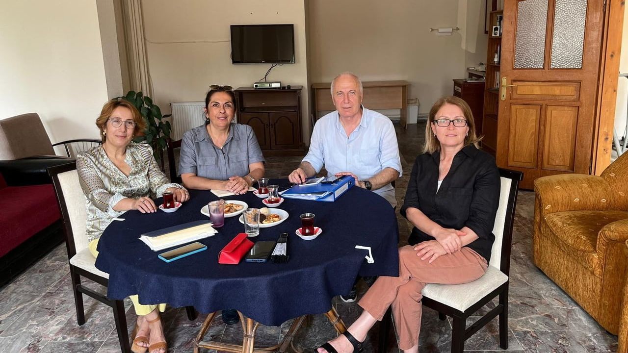 Ataşehir Belediyesi Siteleri Ziyaret Ederek Vatandaşlarla İletişim Kuruyor