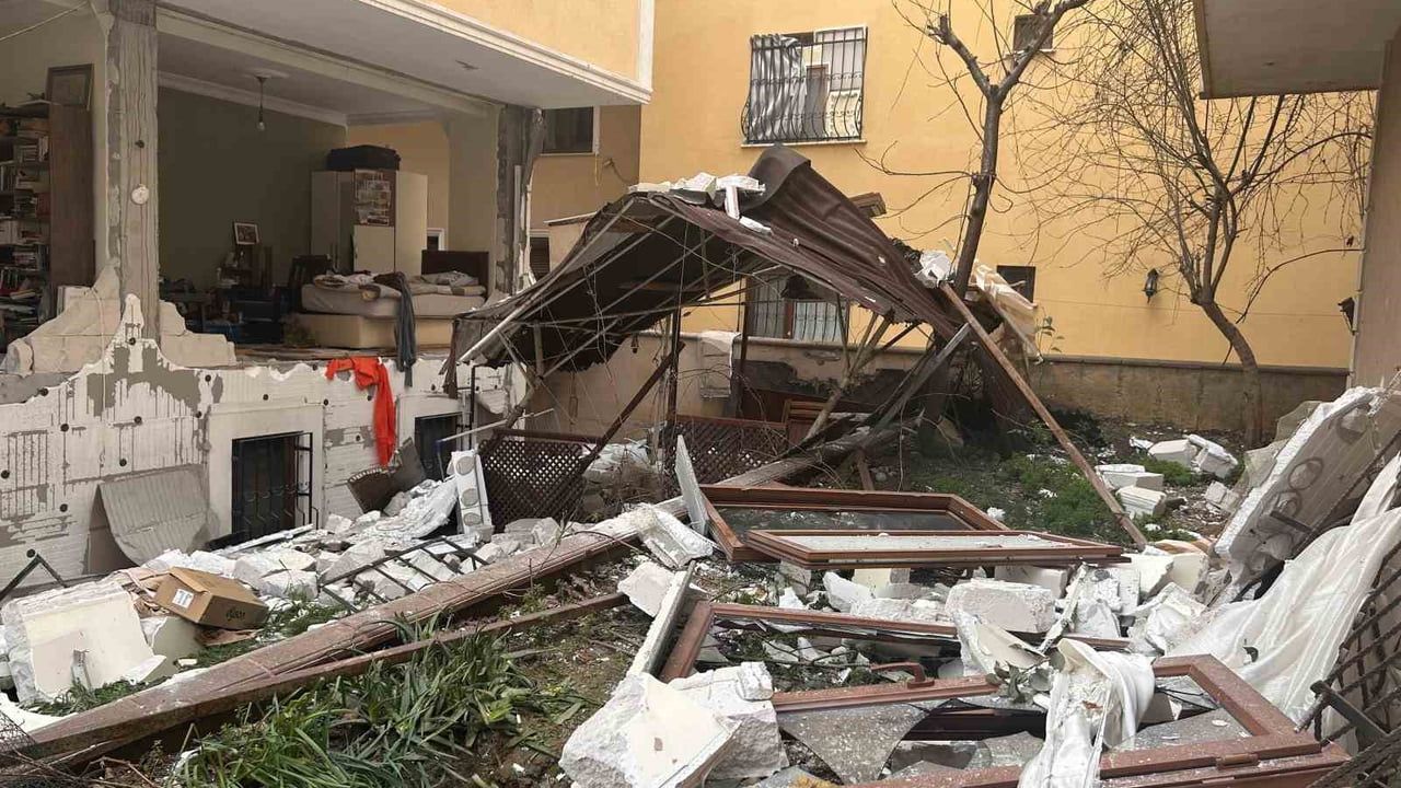 Ataşehir'de Doğal Gaz Patlaması: 1 Yaralı