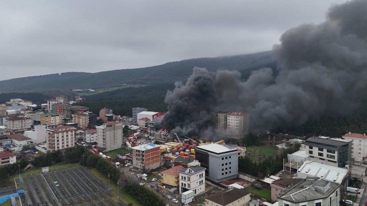 Ataşehir Fabrikasında Yangın Paniği