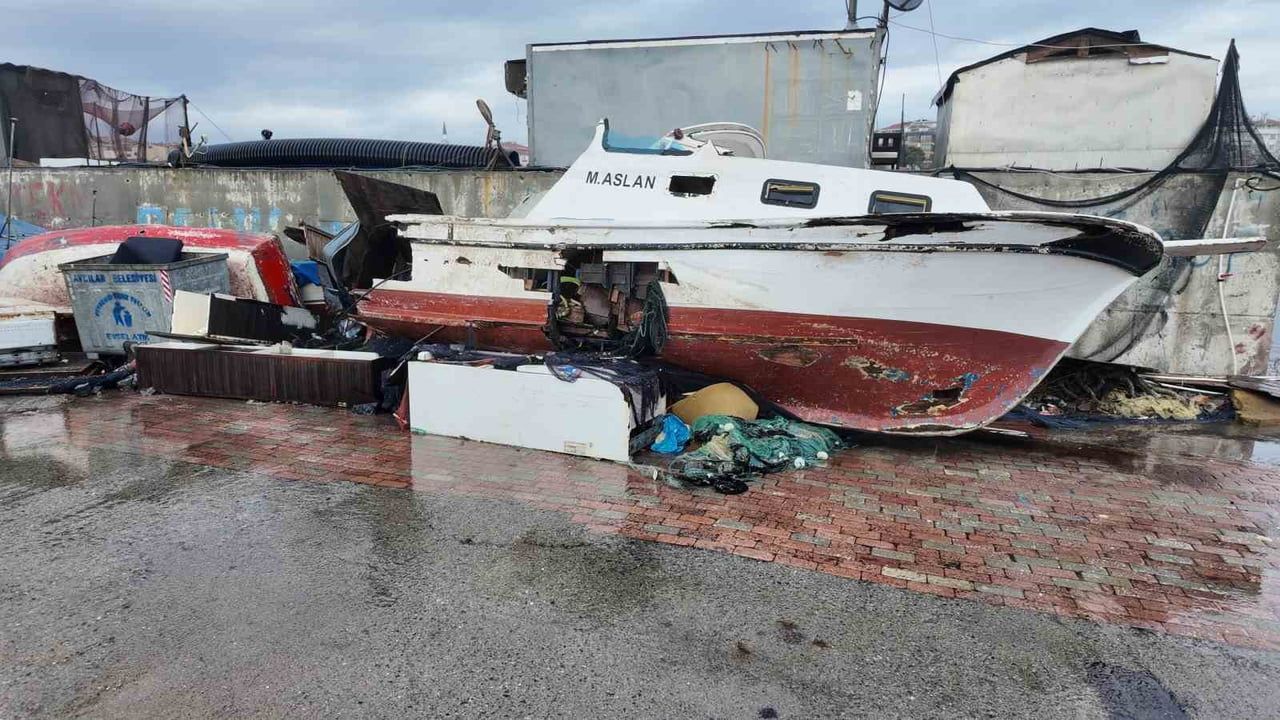 Avcılar'da Lodos Fırtınası Balıkçıları Vurdu