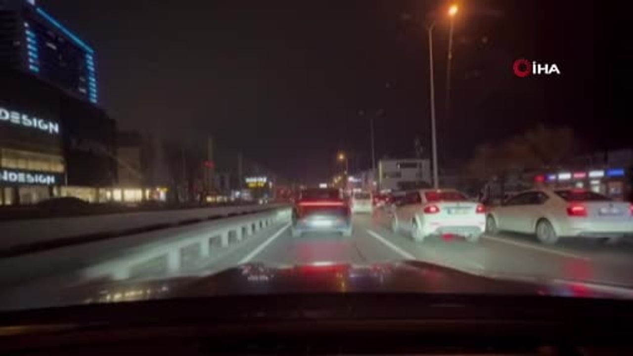 Avcılar'da Takla Atan Araç E-5 Karayolu'na Girdi