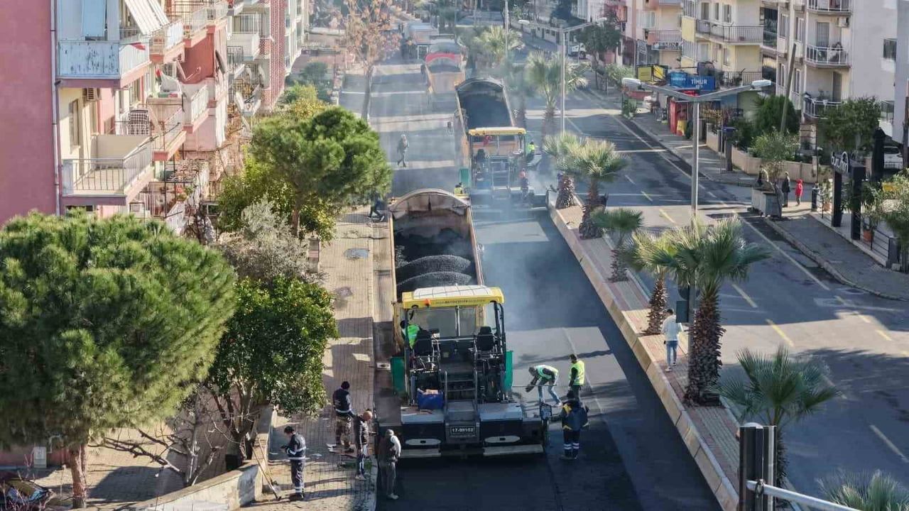 Aydın Büyükşehir Belediyesi, Doğu Çevre Bulvarı'na Sıcak Asfalt Uyguluyor