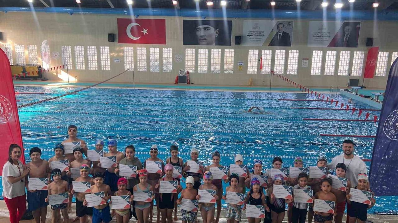 Aydın'da 200 Çocuk Yüzme Eğitimi Aldı