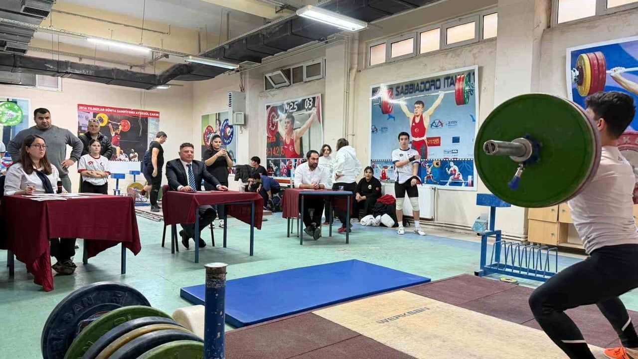 Aydın'da Halter Müsabakaları Tamamlandı