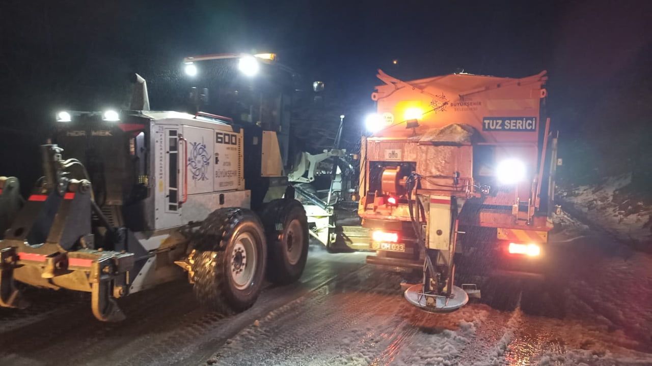 Aydın'da Karla Mücadele Çalışmaları Devam Ediyor