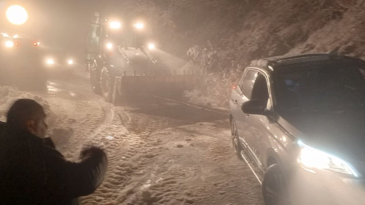 Aydın'da Karla Mücadele Çalışmaları Kesintisiz Devam Ediyor