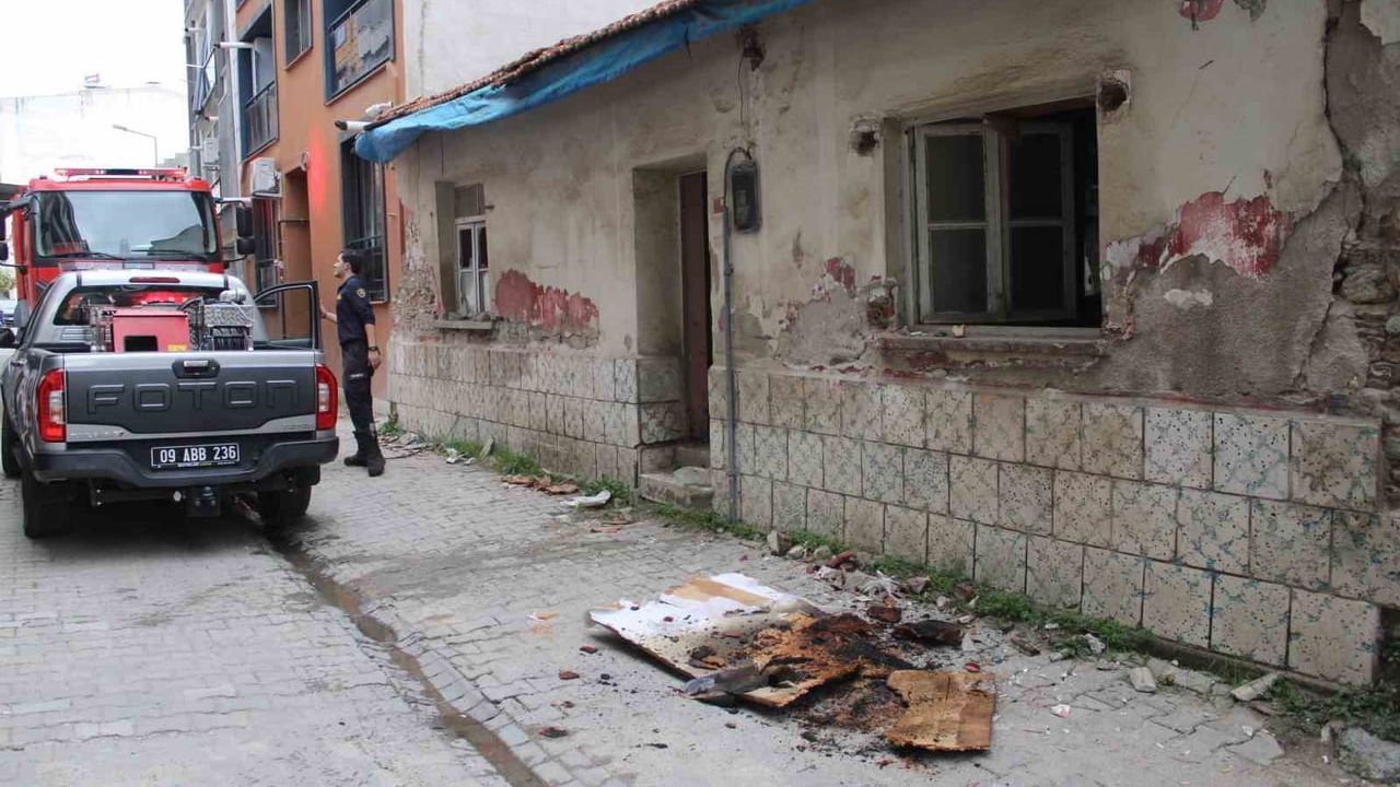 Aydın'da Metruk Binada Yangın Çıktı