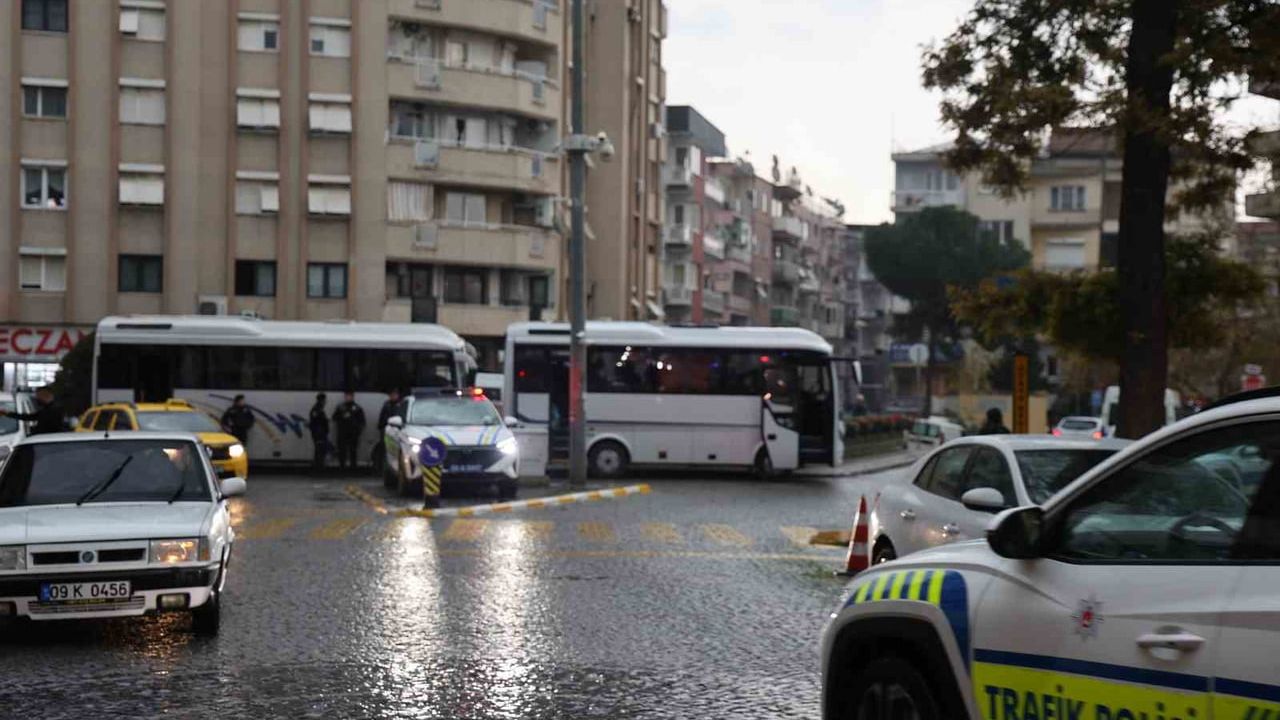 Aydın'da Polis Güvencesi Altında Demokrasi Nöbeti