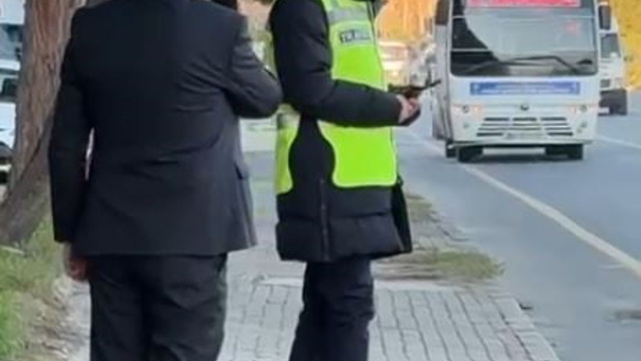 Aydın'da Polis Memuruna Kaldırım Nöbeti: Mahkeme Kararı ve Destek Gösterileri