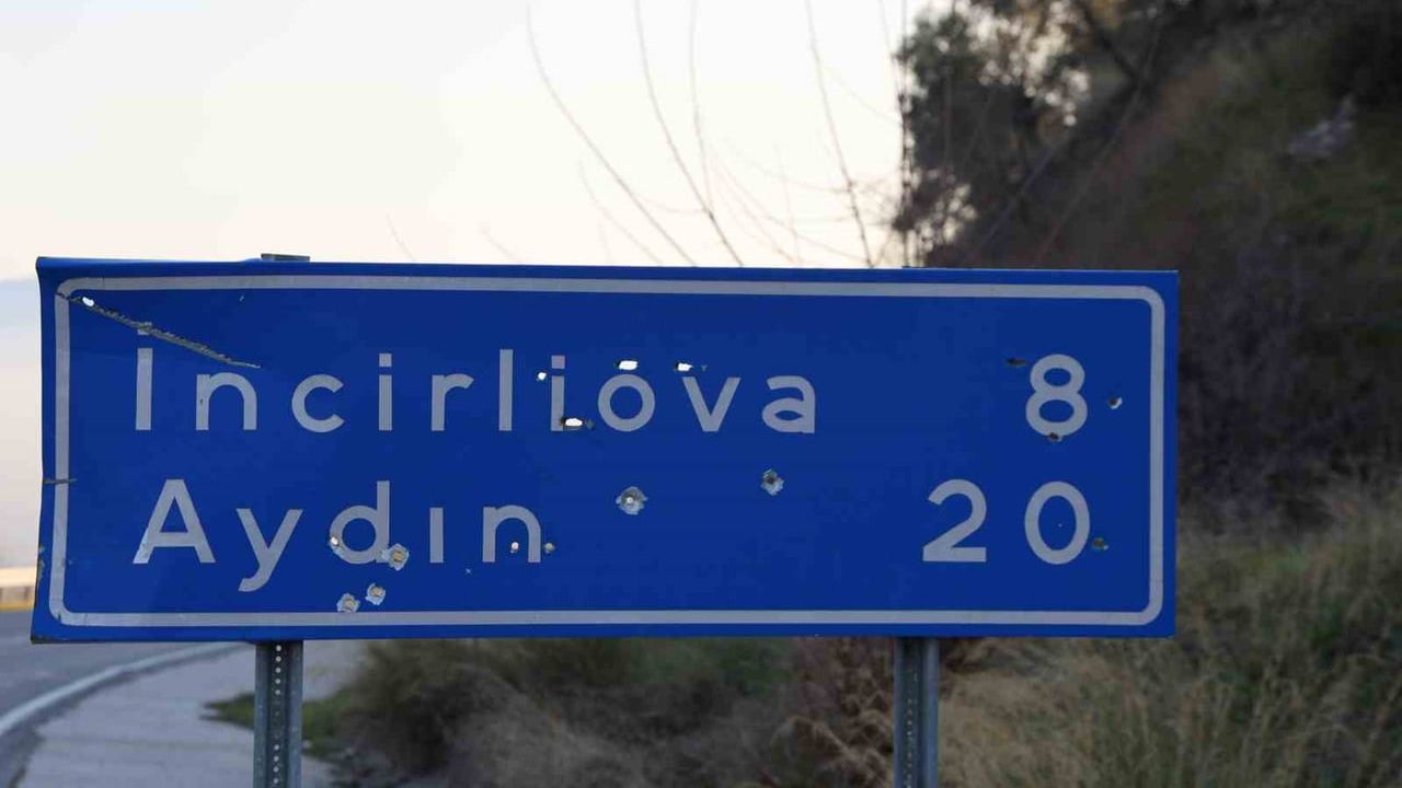 Aydın'da Trafik Tabelalarına Silahlı Saldırı