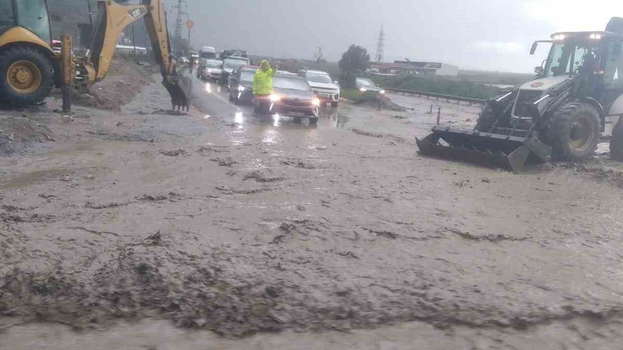 Aydın'ın Söke İlçesinde Sağanak Yağış Sonrası Taşkınlar