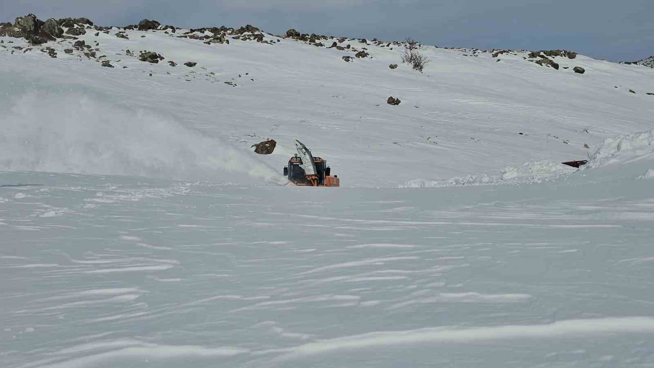 Aydınlar’da Kar Yağışı Ulaşımı Olumsuz Etkiledi