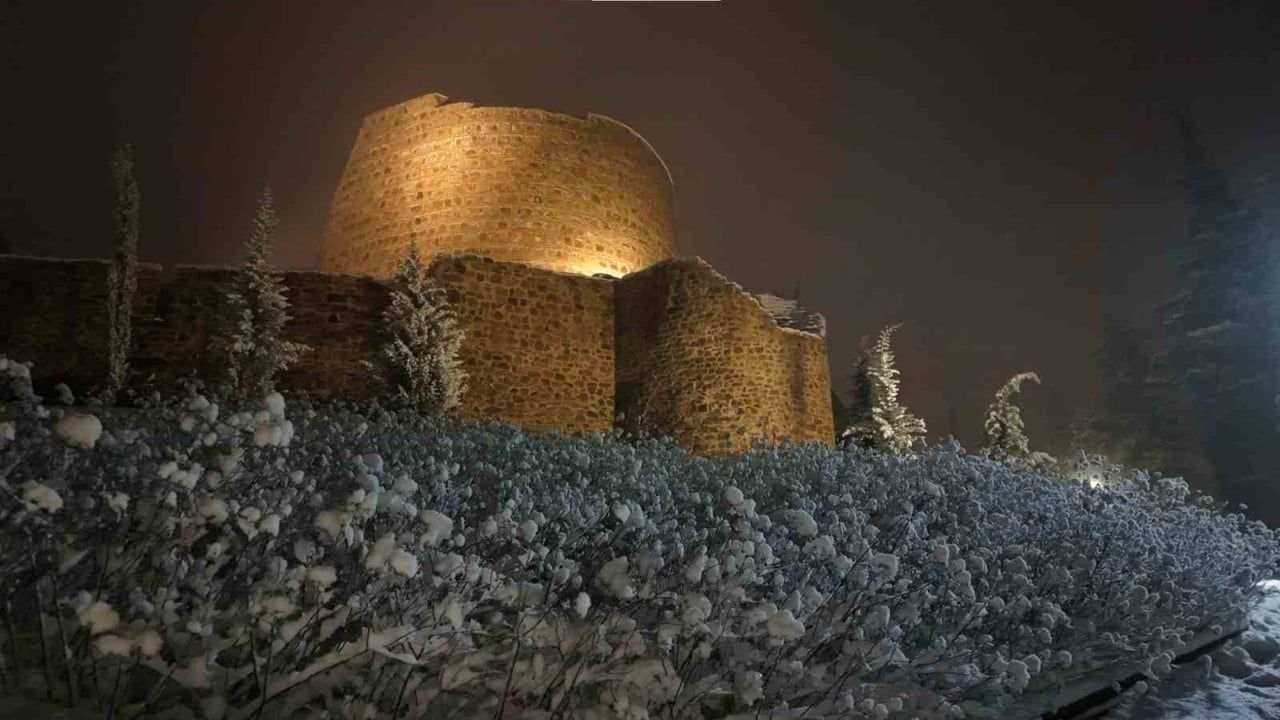 Aydos Kalesi Karla Kaplandı