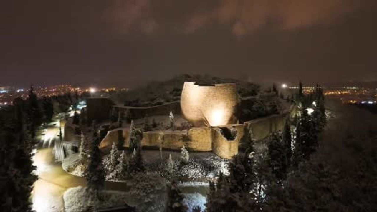 Aydos Kalesi Karla Kaplandı: Havalı Görüntüler