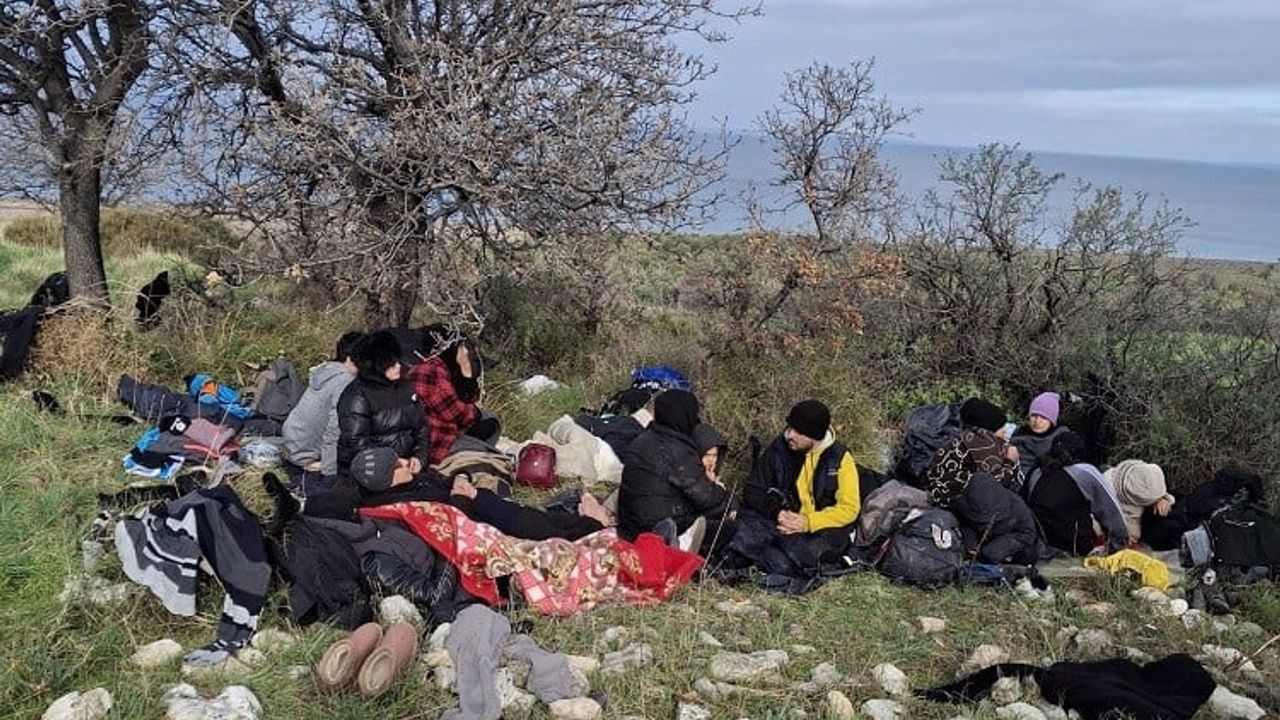 Ayvacık’ta 39 Kaçak Göçmen ve 1 Kaçakçı Yakalandı