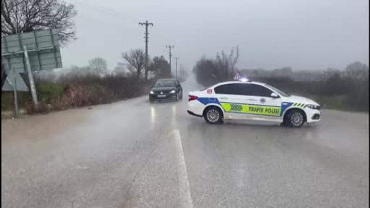 Ayvacık'ta Şiddetli Yağış Tarım Arazilerini Vurdu