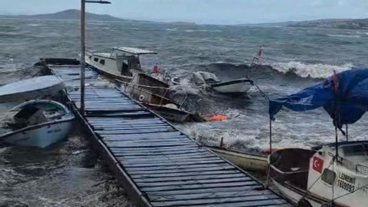 Ayvalık'ta Şiddetli Lodos Krizi: Tekne Kayıpları ve Elektrik Kesintileri