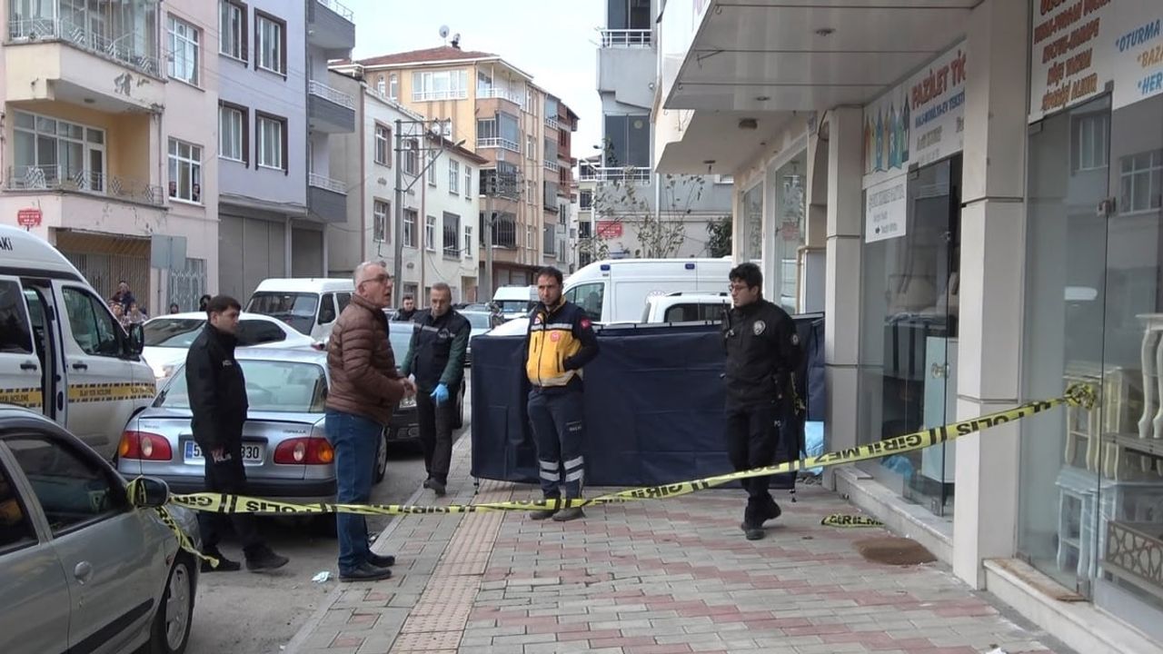 Bafra'da Darp Edilen Bir Kişi Apartman Girişinde Ölü Bulundu