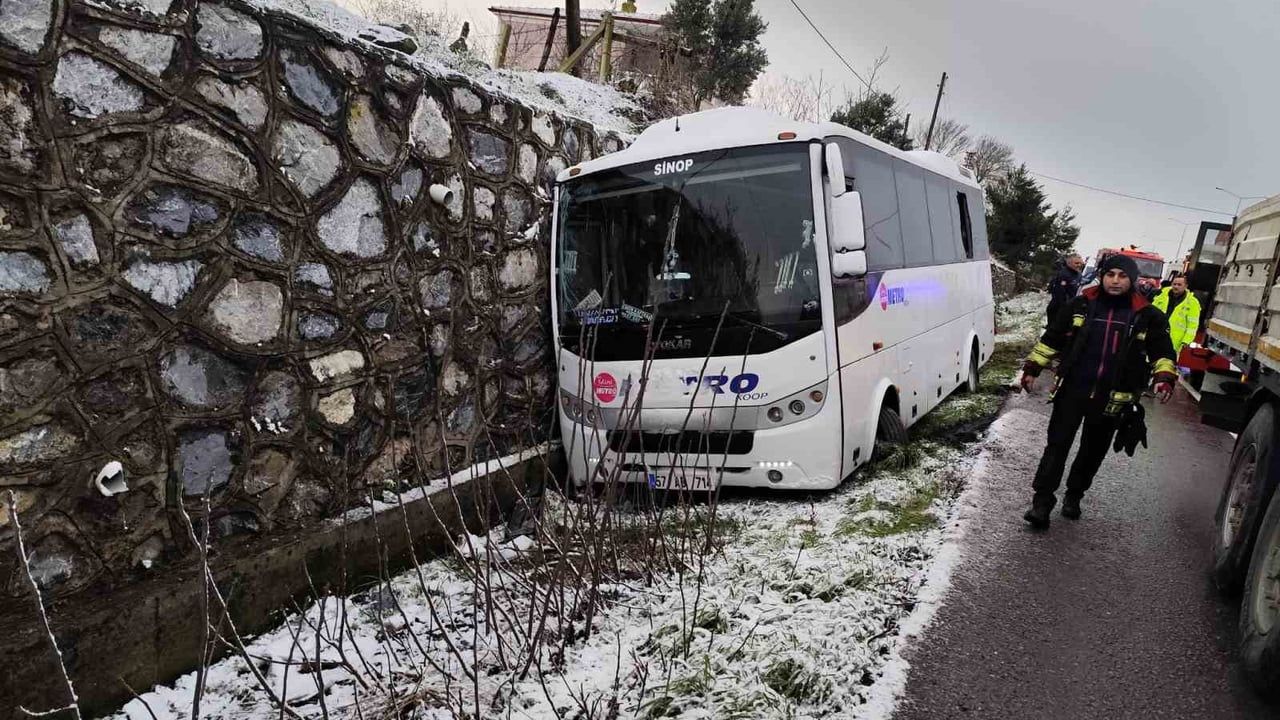 Bafra'da Midibüs Kazası: 1 Ölü, 3 Yaralı