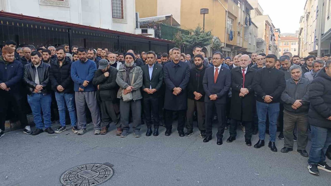 Bağcılar'da Karbonmonoksit Gazından Ölen 3 Kişi Toprağa Verildi