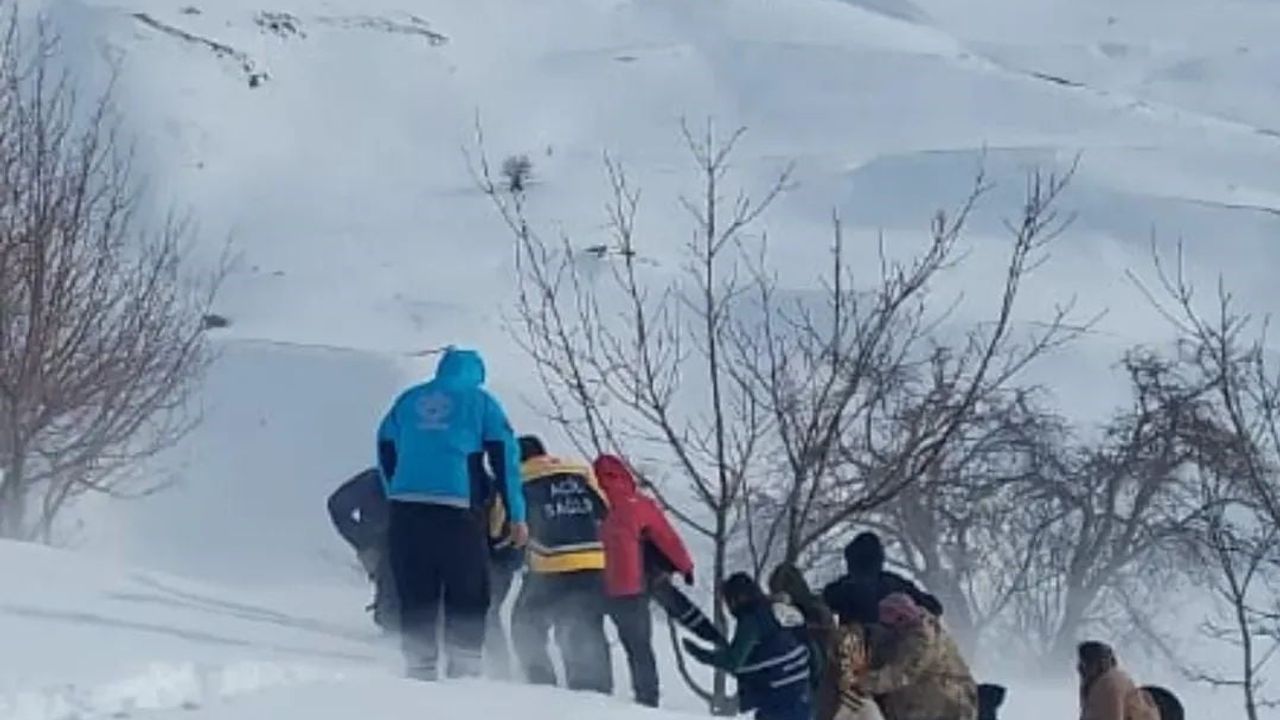 Bahçesaray’da Hamile Kadın Helikopterle Van’a Ulaştırıldı