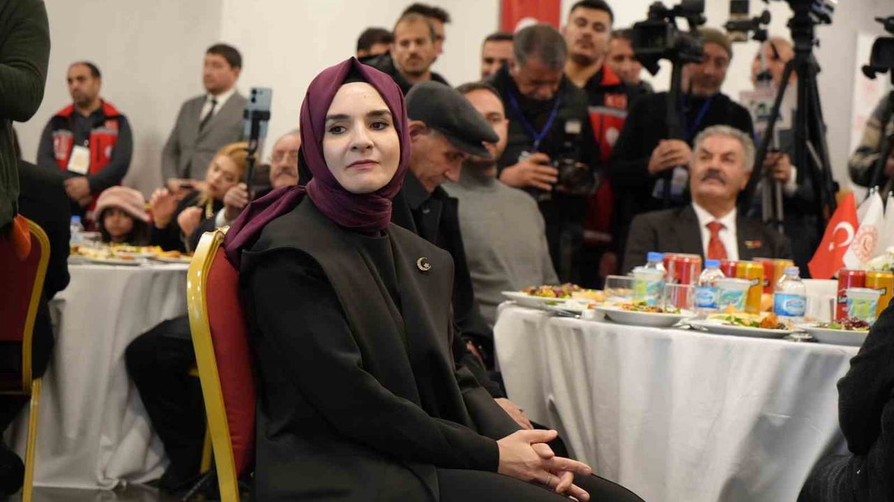 Bakan Göktaş Kars'ta Şehit Aileleriyle Buluştu