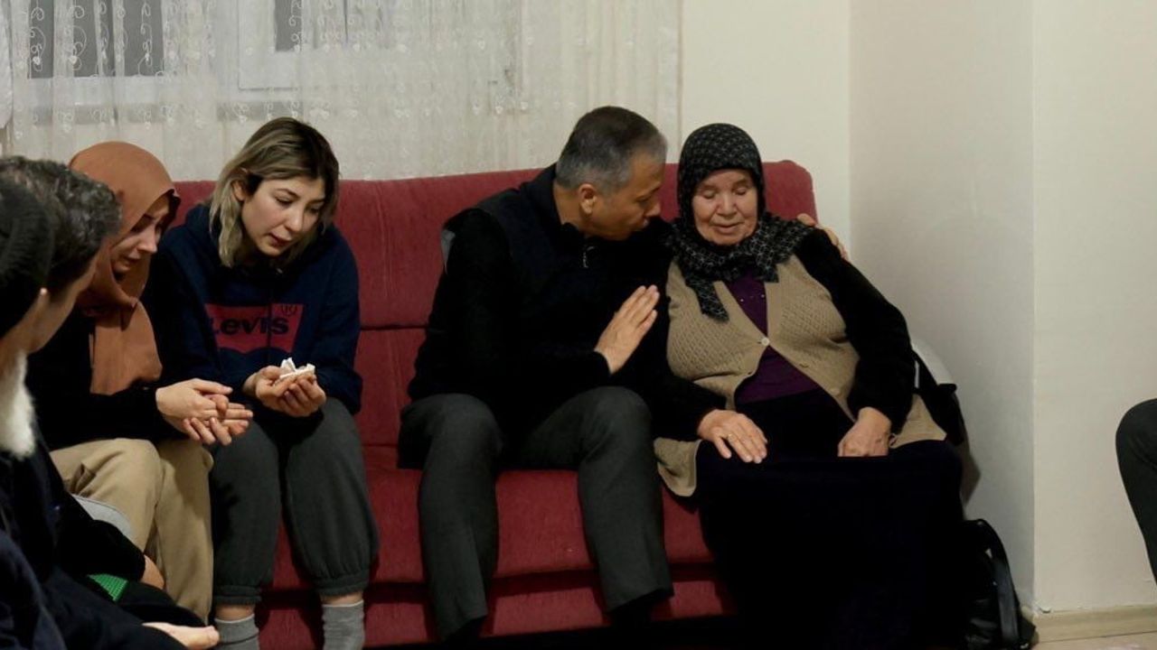 Bakan Yerlikaya Yalova'da Şehit Polis Ailesini Ziyaret Etti