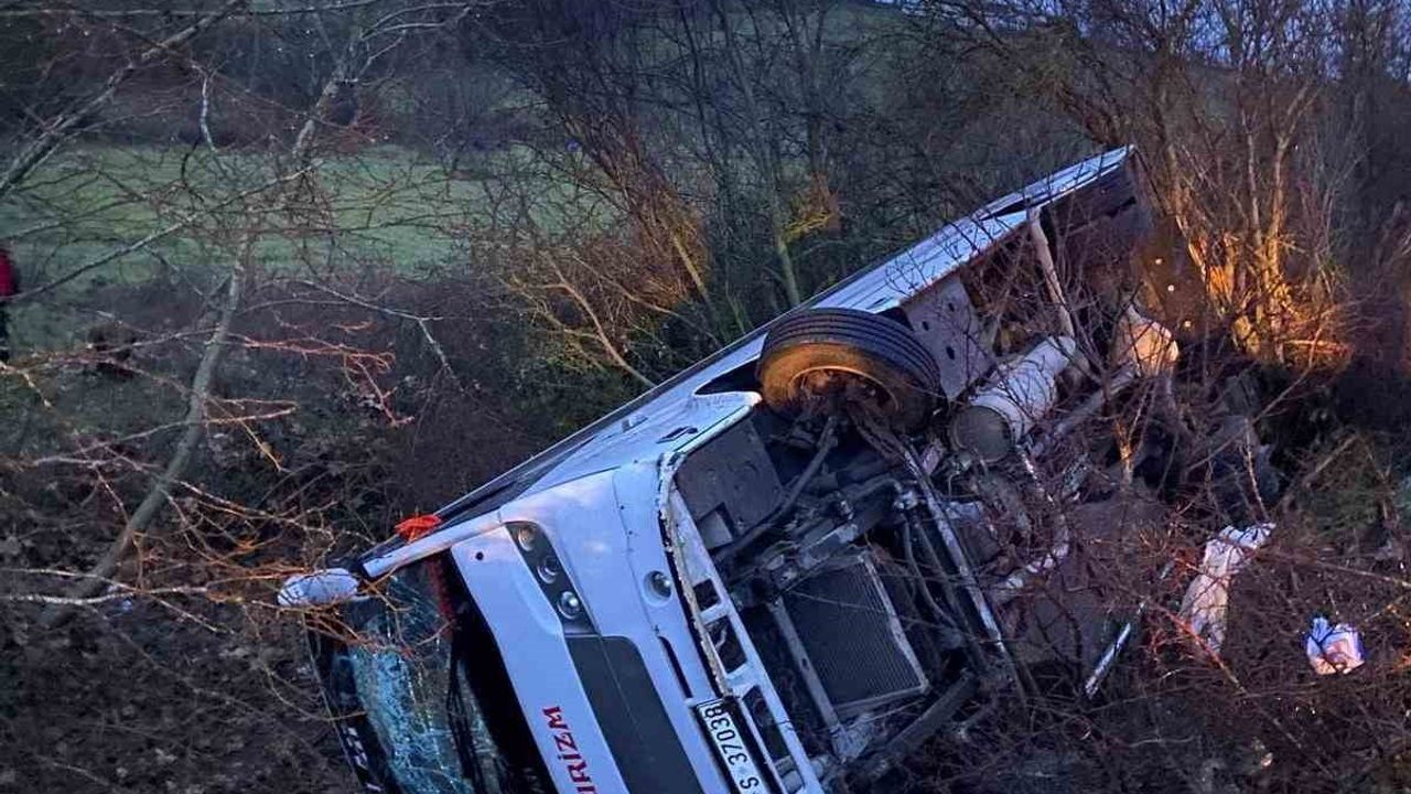 Balıkesir'de Feci Kaza: 14 Yaralı