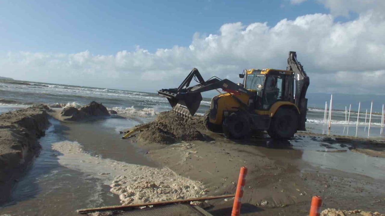 Balıkesir'de Fırtına ve Deniz Taşması: Evler Sular Altında