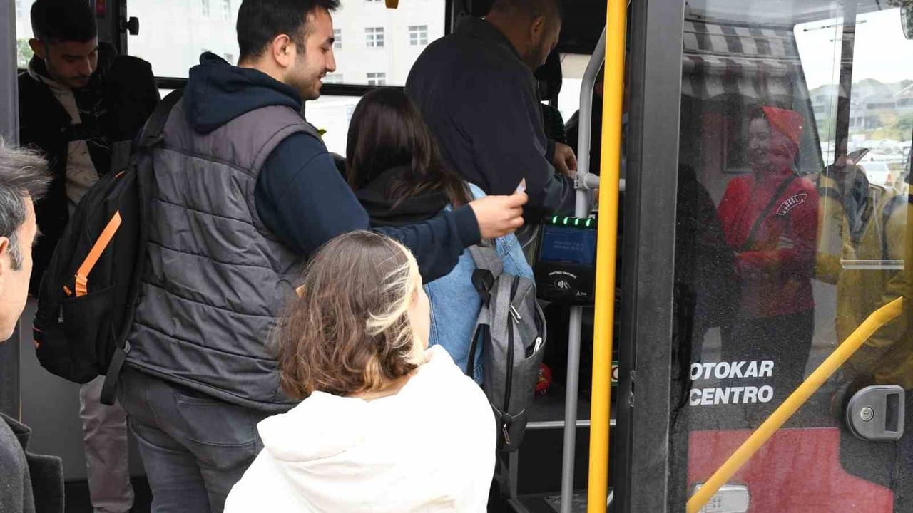 Balıkesir'de Öğrencilere Ücretsiz Ulaşım Hizmeti